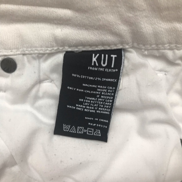 12 L KUT from the cloth white jean denim shorts - Picture 14 of 15